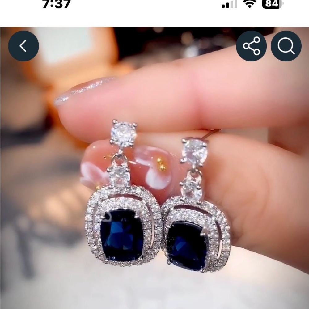 Elegant 925 sterling Silver and Sapphire Blue Earrings - Picture 2 of 2